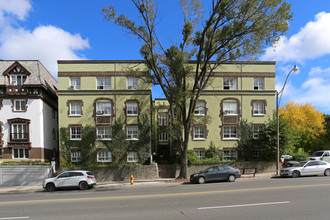 2867 Yonge St in Toronto, ON - Building Photo - Building Photo