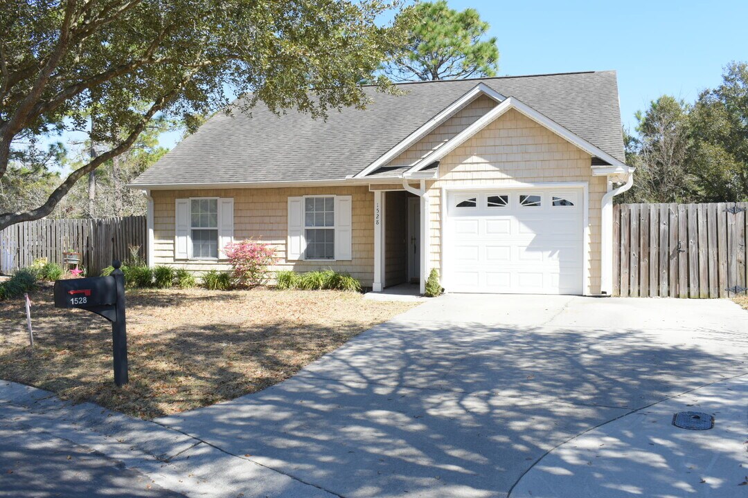 1528 Wagon Ct in Wilmington, NC - Building Photo