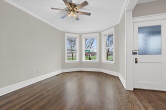 2225 W Montrose Ave in Chicago, IL - Building Photo - Building Photo