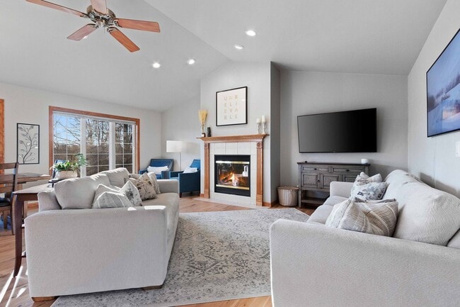 2104-2106 River Point Ct in De Pere, WI - Building Photo - Building Photo