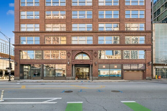 161 W Harrison St in Chicago, IL - Building Photo - Building Photo