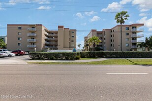 1525 S Atlantic Ave in Cocoa Beach, FL - Building Photo