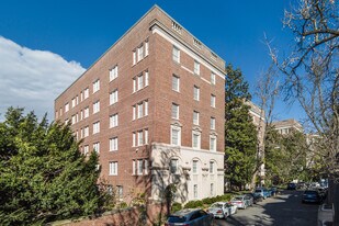 1661 Crescent Pl NW in Washington, DC - Building Photo