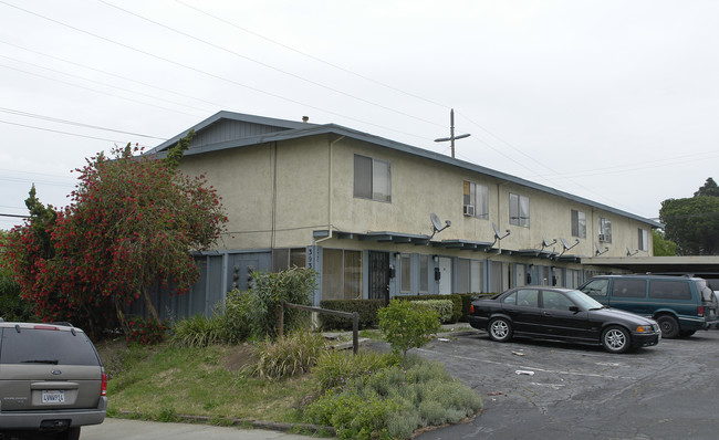 389 Anchor Dr in Pittsburg, CA - Foto de edificio - Building Photo