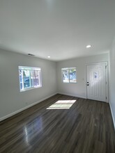 9650 Braddock Dr, Unit 211 in Culver City, CA - Foto de edificio - Building Photo