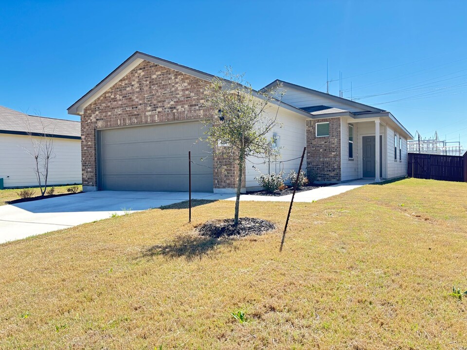 413 Jean St in Seguin, TX - Building Photo