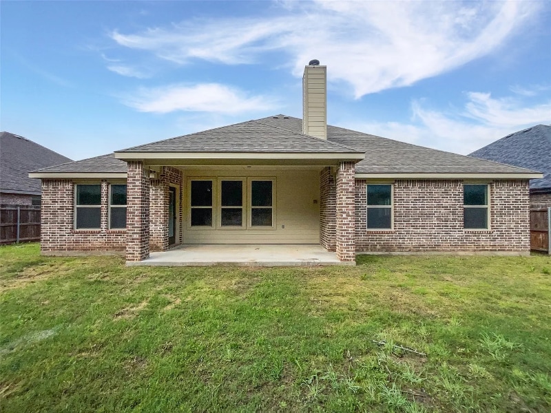 312 Canadian Ln in Burleson, TX - Foto de edificio