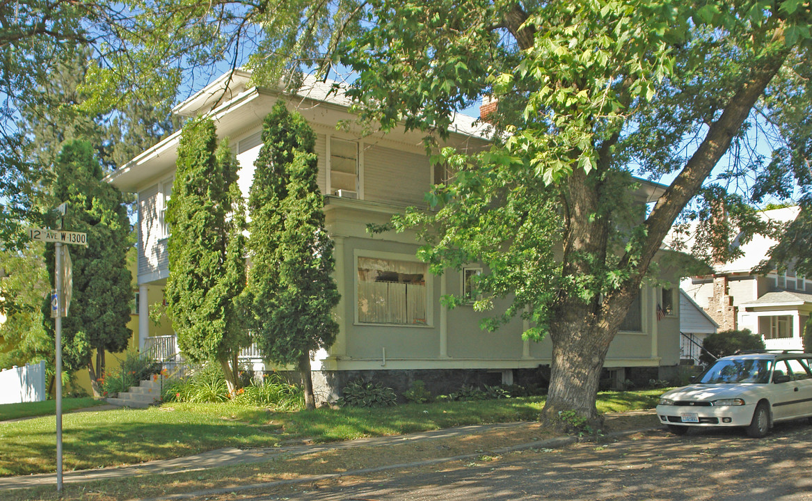 1125 S Cedar St in Spokane, WA - Foto de edificio