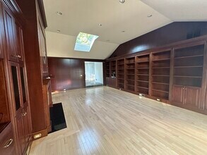 757 Wellesley St in Weston, MA - Building Photo - Building Photo