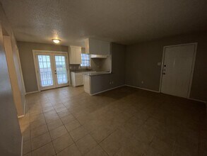 8024 Cambridge Cir in White Settlement, TX - Foto de edificio - Building Photo