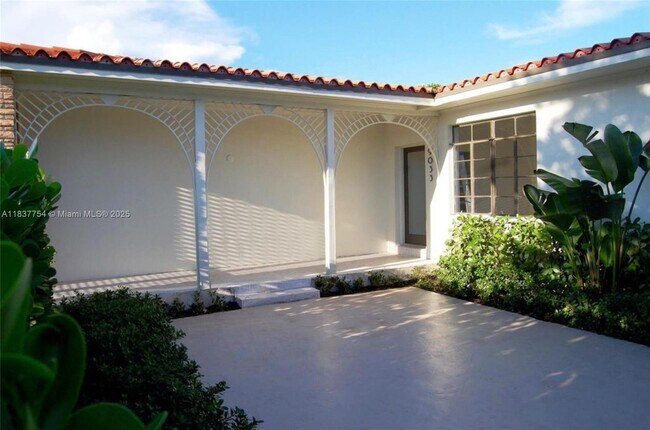 9033 Abbott Ave in Surfside, FL - Building Photo - Building Photo