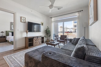 1301 Leah Ave, Unit SI FL1-ID1499096P in San Marcos, TX - Building Photo - Building Photo