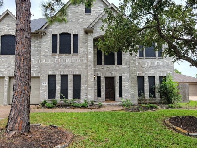 property at 3715 Pinehurst Dr