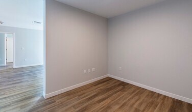 50 Rogers St, Unit 616 in Cambridge, MA - Foto de edificio - Building Photo