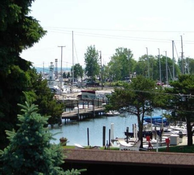 215 Riviera Dr, Unit 215 photo'