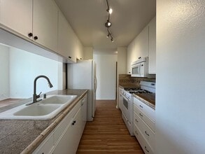 10706 Victory Blvd in Los Angeles, CA - Building Photo - Building Photo