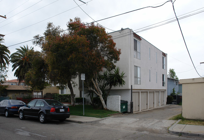 1925 Pacific Beach Dr in San Diego, CA - Building Photo - Building Photo