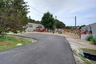 2804 Saturn Dr in Granbury, TX - Foto de edificio - Building Photo