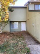 5499 Nicole Ct SE in Salem, OR - Building Photo