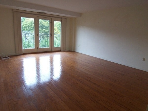 property at 1 Watermill Pl