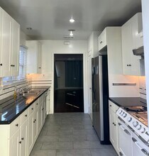 1152 N Sycamore Ave in Los Angeles, CA - Foto de edificio - Building Photo
