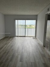8600 N Sherman Cir in Miramar, FL - Building Photo - Building Photo