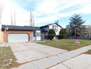 1876 W Morton Dr in Salt Lake City, UT - Building Photo - Building Photo