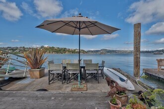 63 Issaquah Dock in Sausalito, CA - Building Photo - Building Photo