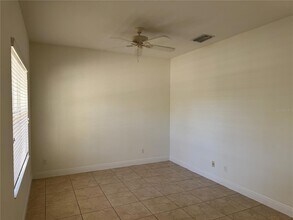 11765 Forest Park Cir in Bradenton, FL - Foto de edificio - Building Photo