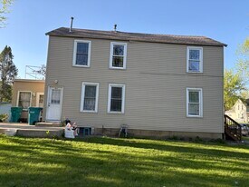 304 Highland Ave, Unit Upstairs in Owatonna, MN - Building Photo