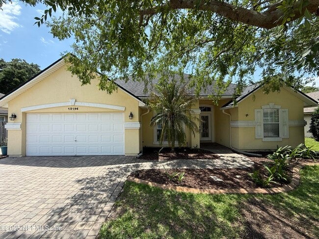 12196 Lake Fern Dr in Jacksonville, FL - Building Photo - Building Photo