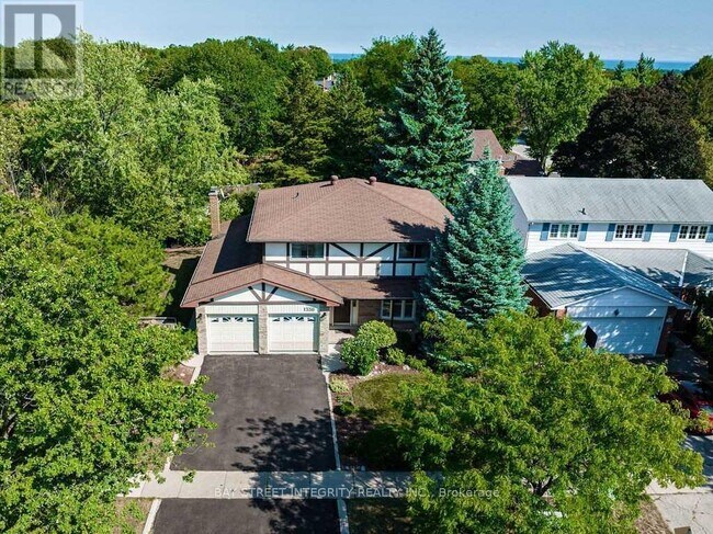 1330 Grand Blvd in Oakville, ON - Building Photo - Building Photo