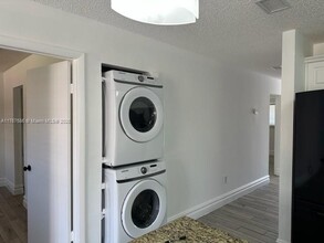 8851 NW 119th St in Hialeah Gardens, FL - Foto de edificio - Building Photo