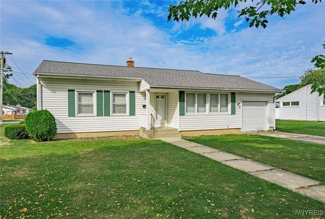 1088 98th St in Niagara Falls, NY - Building Photo