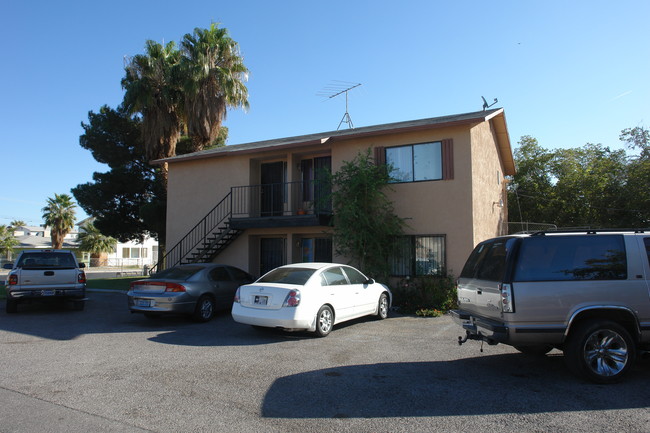 2100 Stewart Ave in Las Vegas, NV - Building Photo - Building Photo