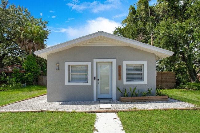 property at 1010 W Grace St