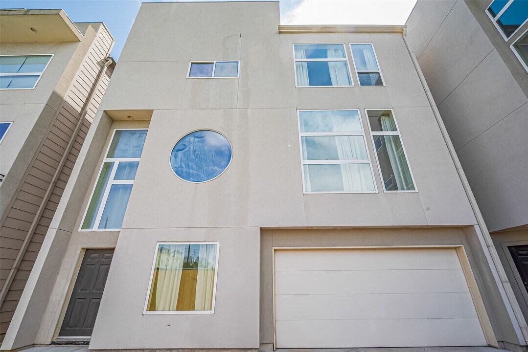 5235 Larkin St in Houston, TX - Building Photo