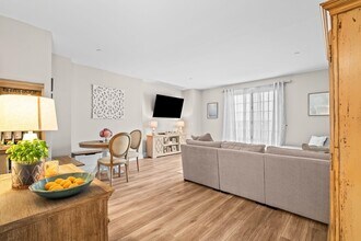 100 Shearwater Ct E in Jersey City, NJ - Building Photo - Building Photo