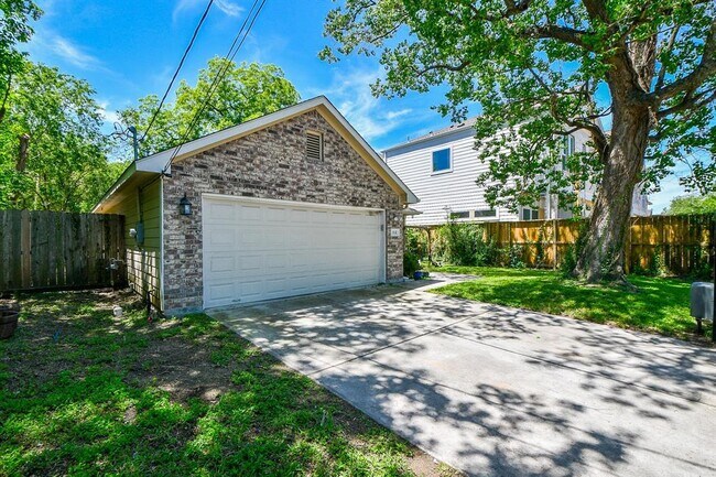 3132 Trulley St photo'