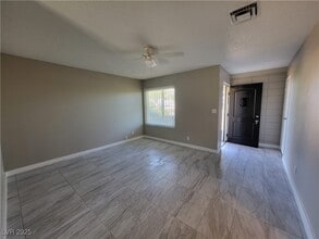 261 E Van Wagenen St in Henderson, NV - Building Photo - Building Photo