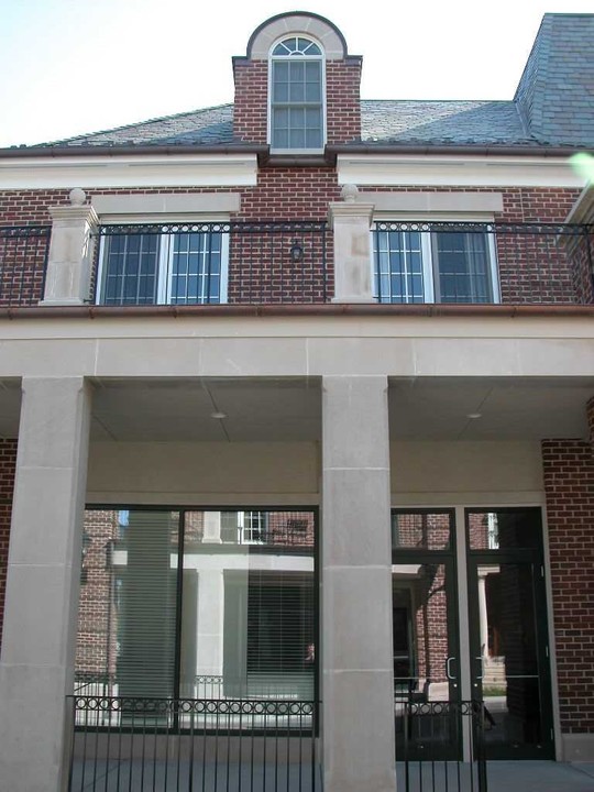 Regent's Row Condominiums in Lake Forest, IL - Building Photo