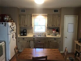 1904 Holly Ave in Brunswick, GA - Building Photo