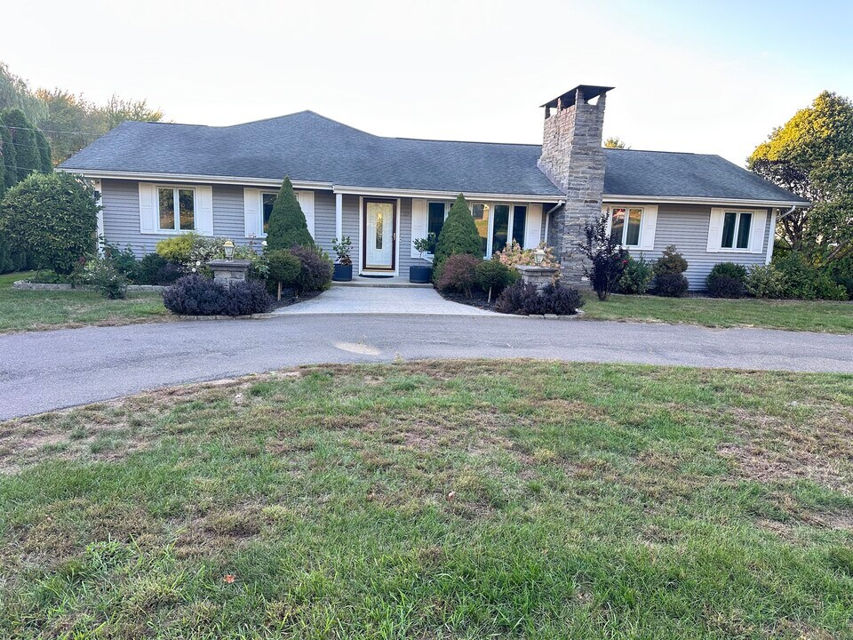 37 Ridge Rd in South Windsor, CT - Building Photo