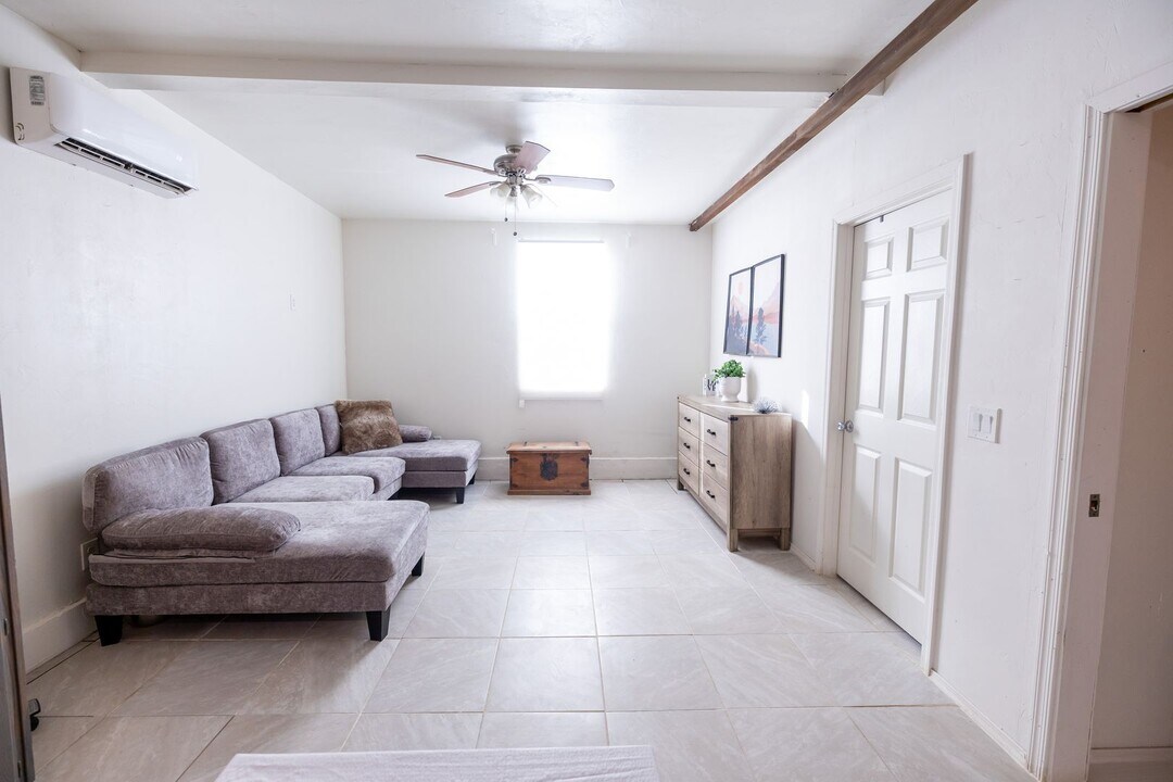 11451 W Tortolita St-Unit -Unit 2 in Marana, AZ - Building Photo