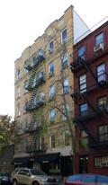 220 W 13th St in New York, NY - Building Photo