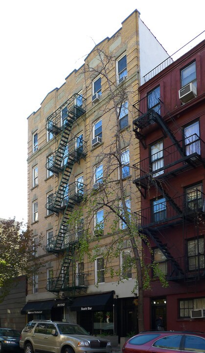 220 W 13th St in New York, NY - Building Photo