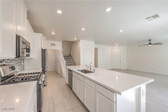 219 Cordelia Cove Ave in Henderson, NV - Building Photo - Building Photo