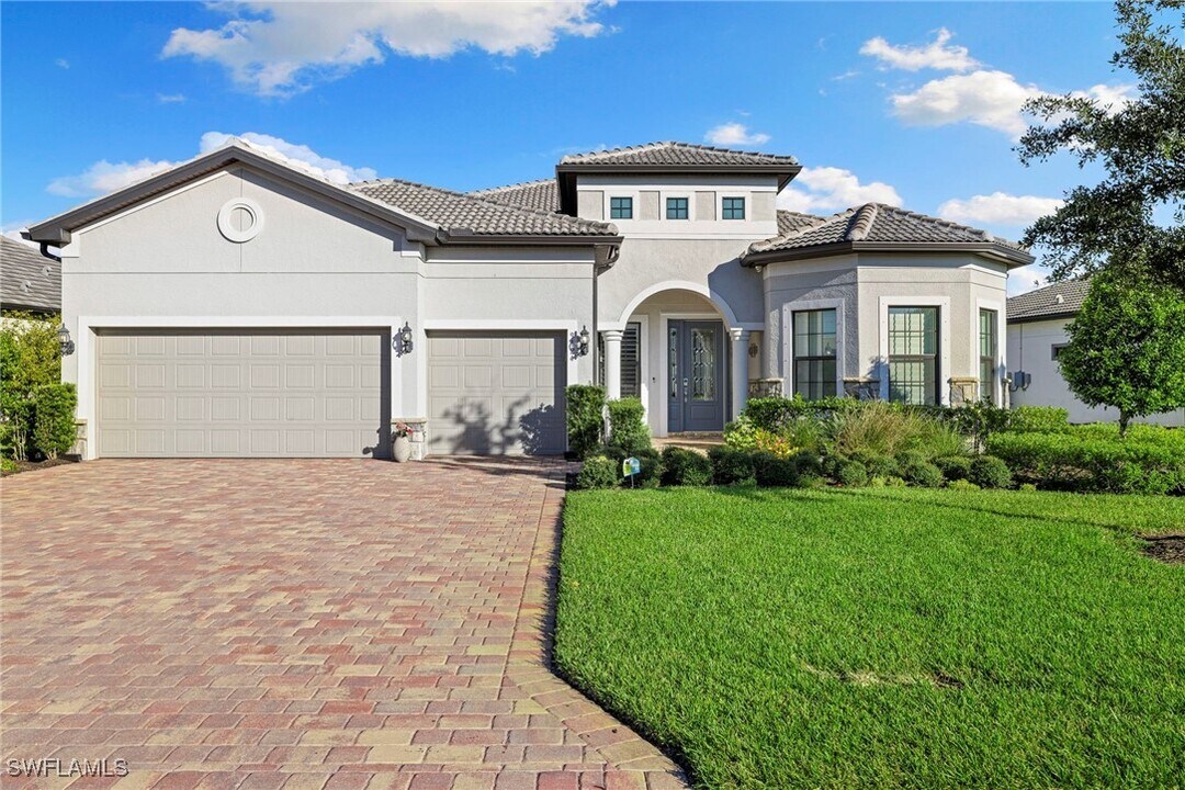 9124 Snowy Owl Wy in Naples, FL - Building Photo