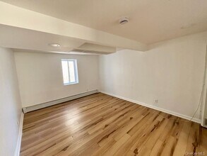 13-55 Eggert Pl in Queens, NY - Building Photo - Building Photo