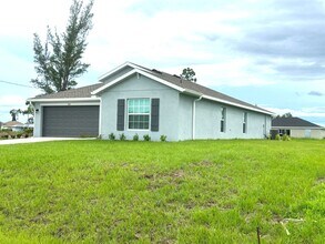 3924 NE 17th Ave in Cape Coral, FL - Building Photo - Building Photo